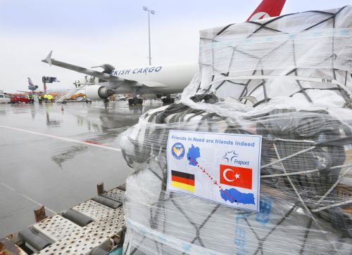 100 Tonnen Hilfsgütern wird die Hilfsorganisation Luftfahrt ohne Grenzen (LOG)/Wings of Help am 2. Dezember 100 Tonnen Hilfsgütern wird die Hilfsorganisation Luftfahrt ohne Grenzen (LOG)/Wings of Help am 2. Dezember